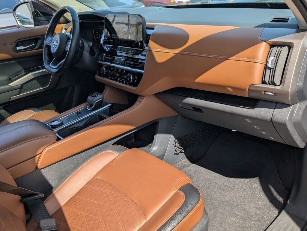 Used 2023 Nissan Pathfinder Platinum w/ Cargo Package image 15