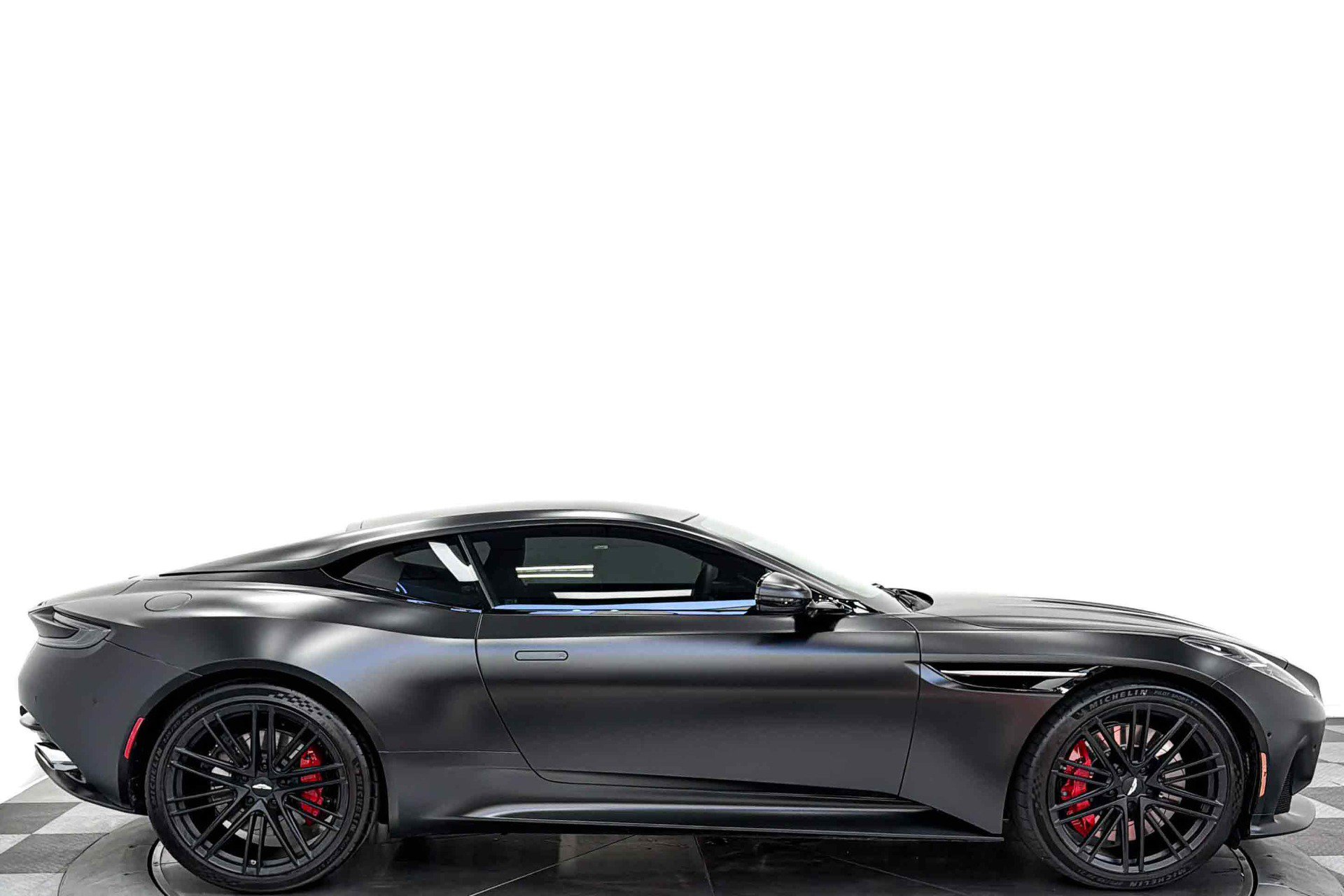 Used 2025 Aston Martin DB12 Coupe RWD image 2