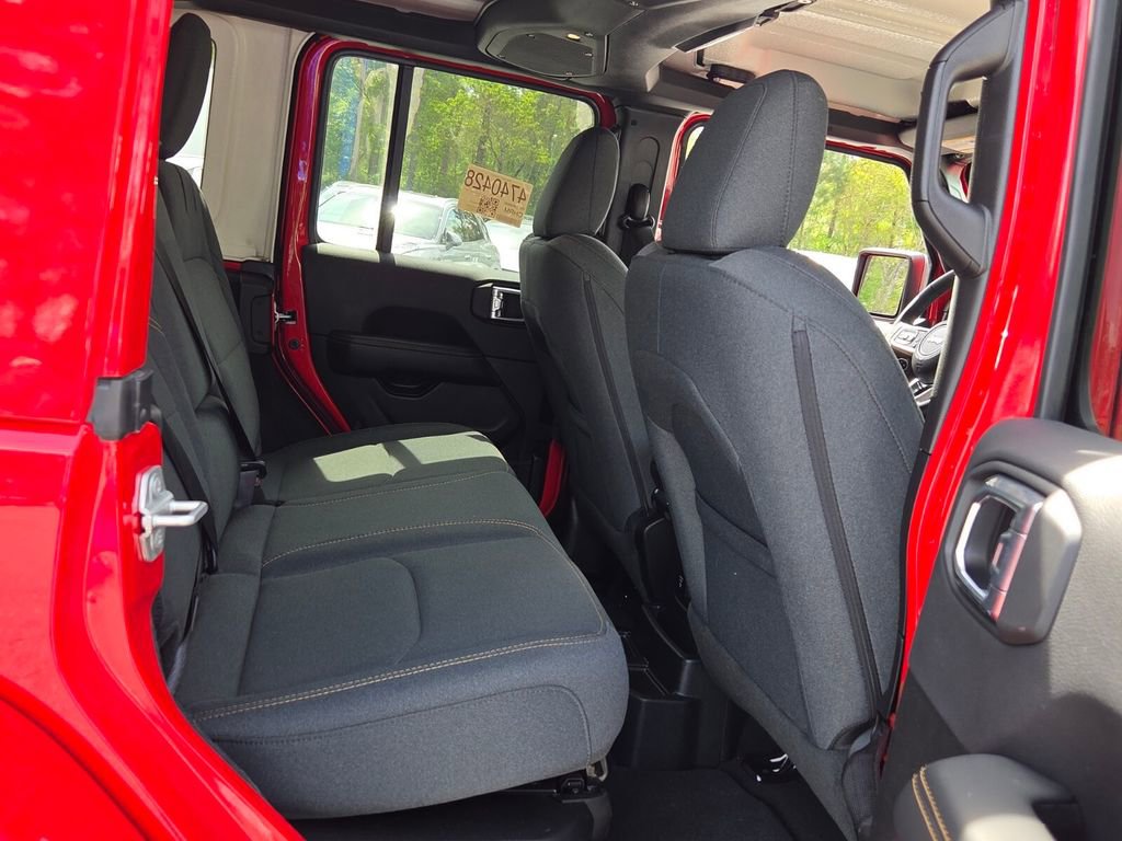 Used 2025 Jeep Wrangler Unlimited Sahara w/ Safety Group image 14