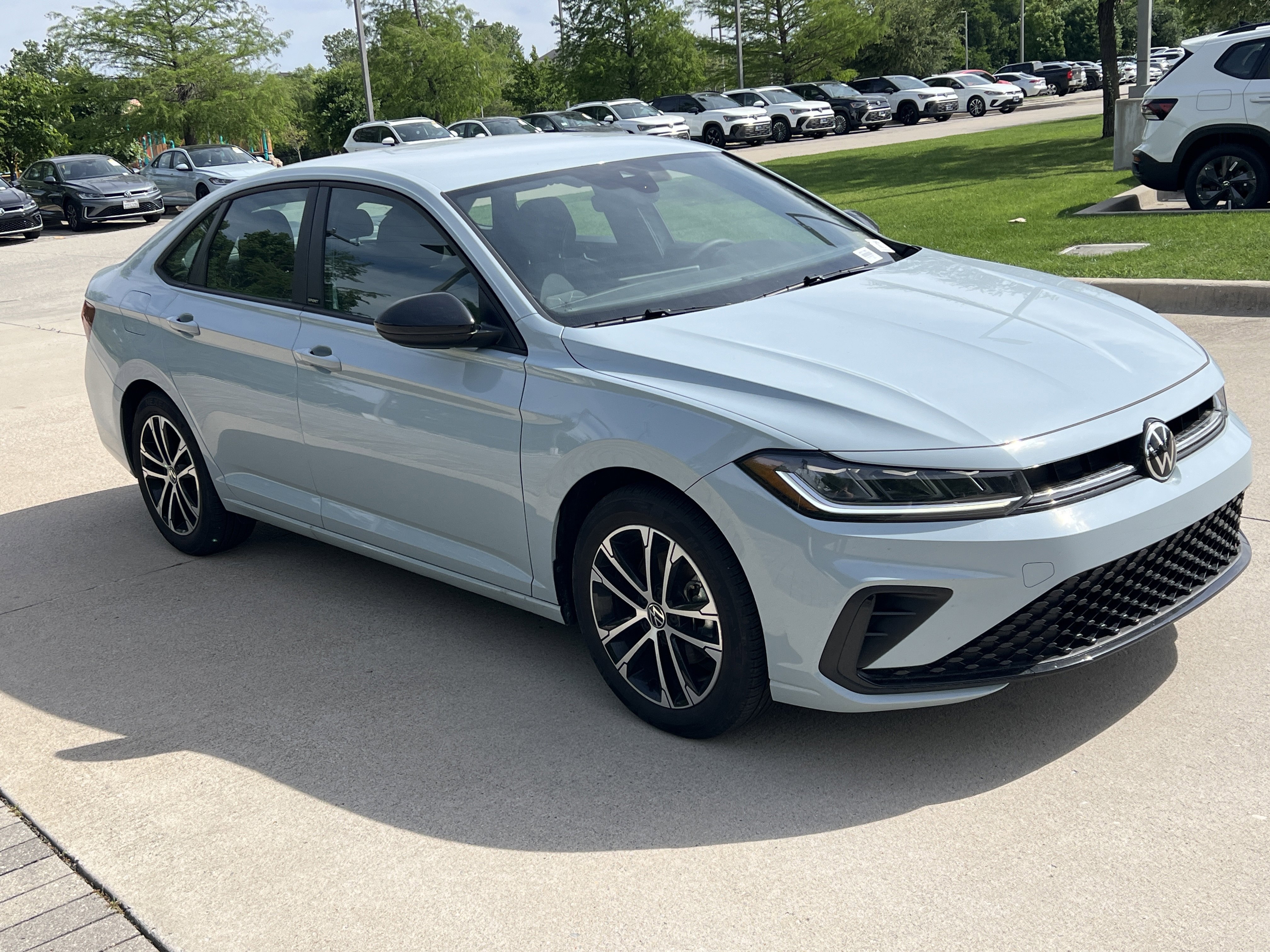 Used 2025 Volkswagen Jetta Sport image 2