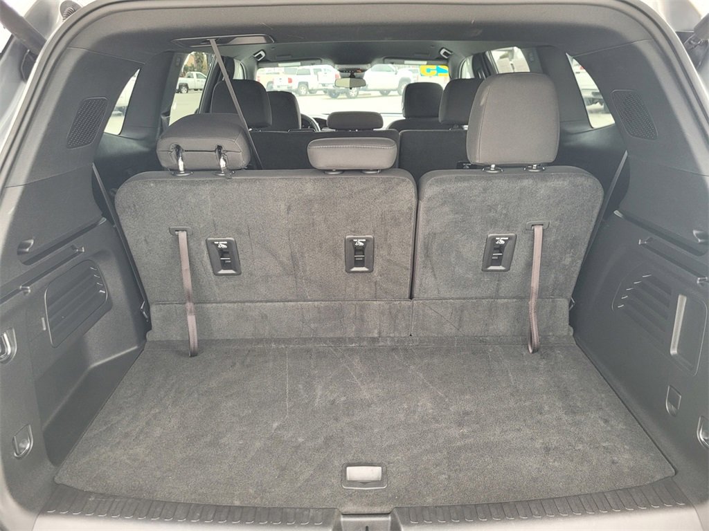 Used 2025 GMC Acadia Elevation image 10