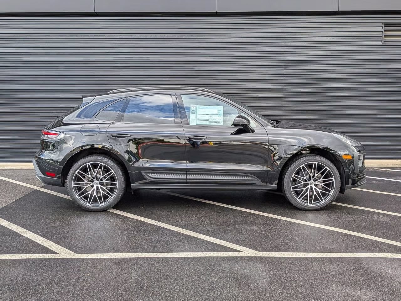 Certified 2026 Porsche Macan AWD/4WD image 8