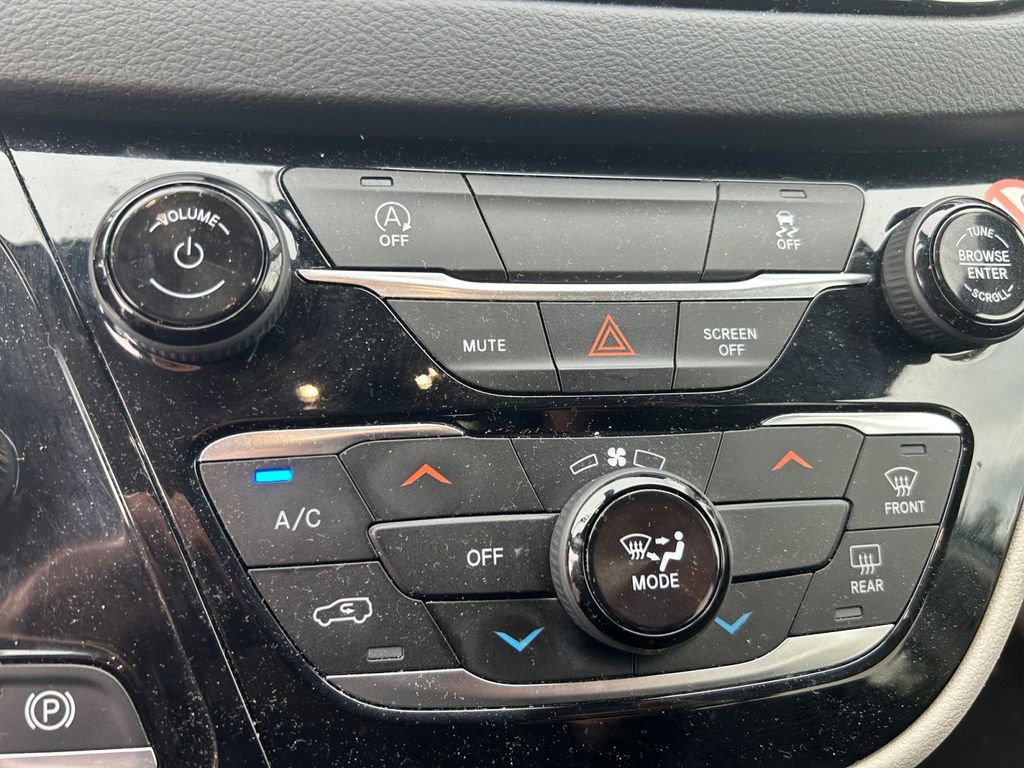 Certified 2022 Chrysler Voyager LX FWD image 25