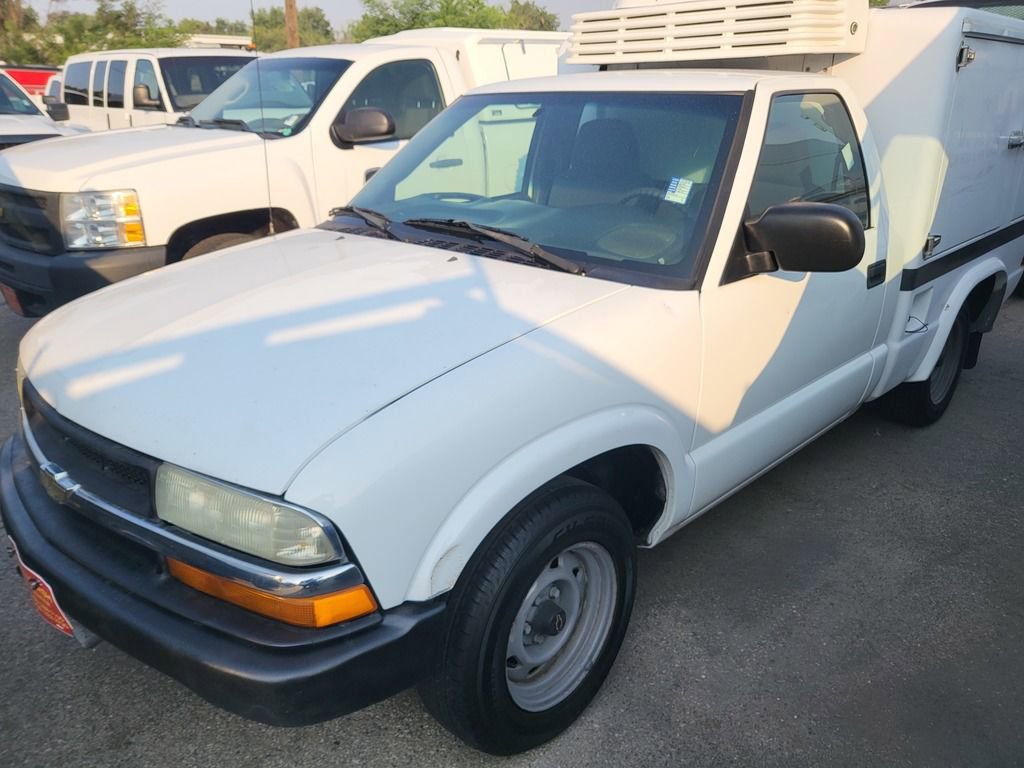 Used 2003 Chevrolet S10 Pickup 2WD Regular Cab image 2