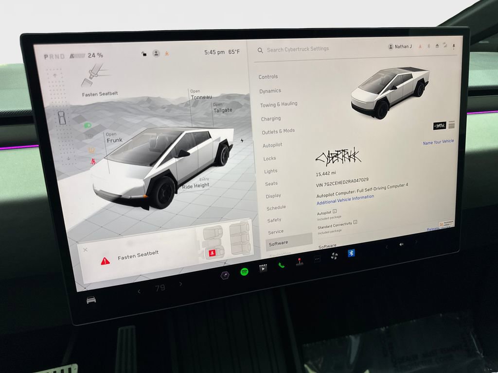 Used 2024 Tesla Cybertruck AWD Crew Cab image 50