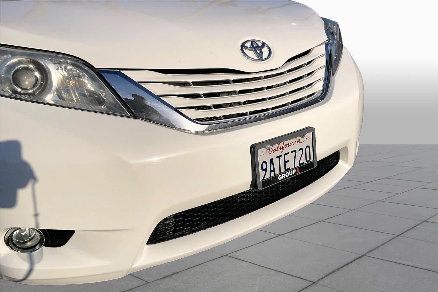 Used 2015 Toyota Sienna LE FWD image 29