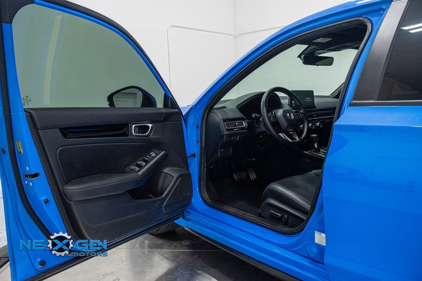 Used 2025 Honda Civic Sport Touring image 9