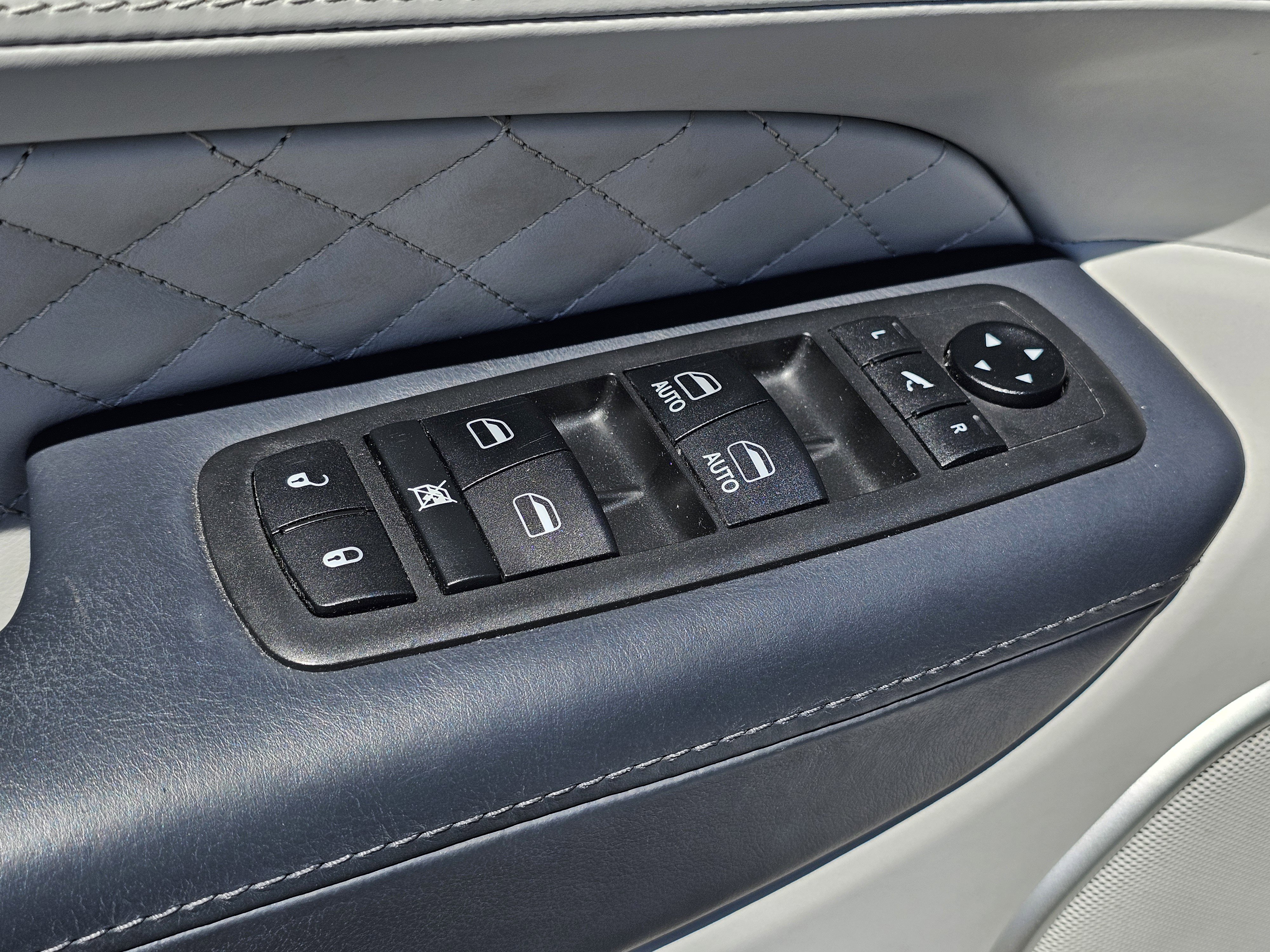 Used 2019 Jeep Grand Cherokee Summit AWD/4WD image 16