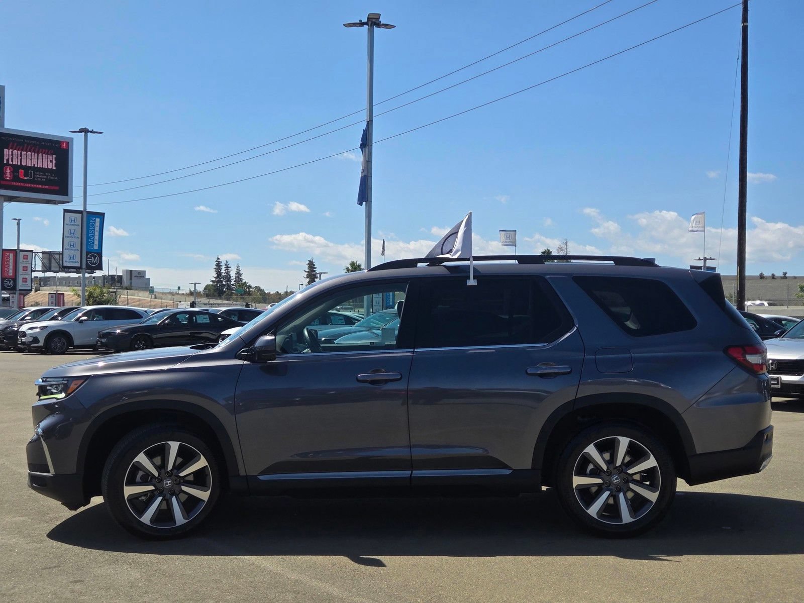 Certified 2025 Honda Pilot Touring image 4