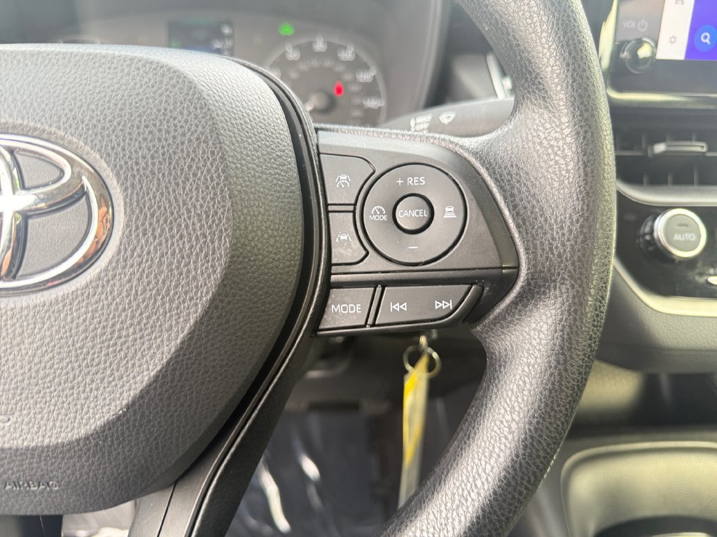 Used 2025 Toyota Corolla LE FWD image 19