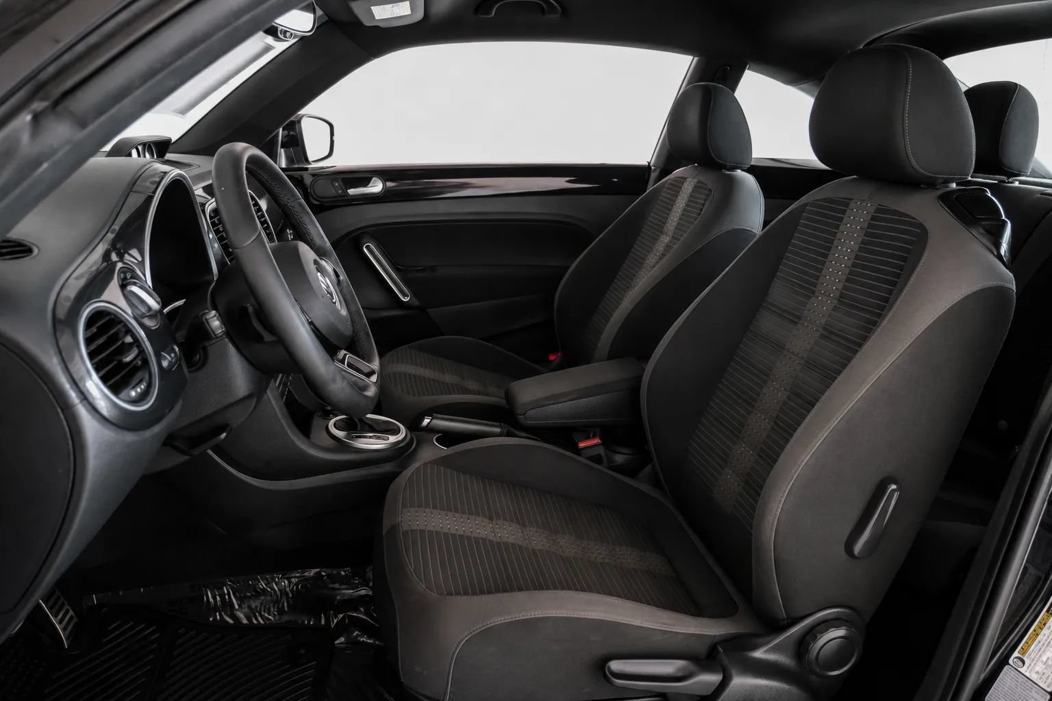 Used 2016 Volkswagen Beetle R-Line SE FWD image 27