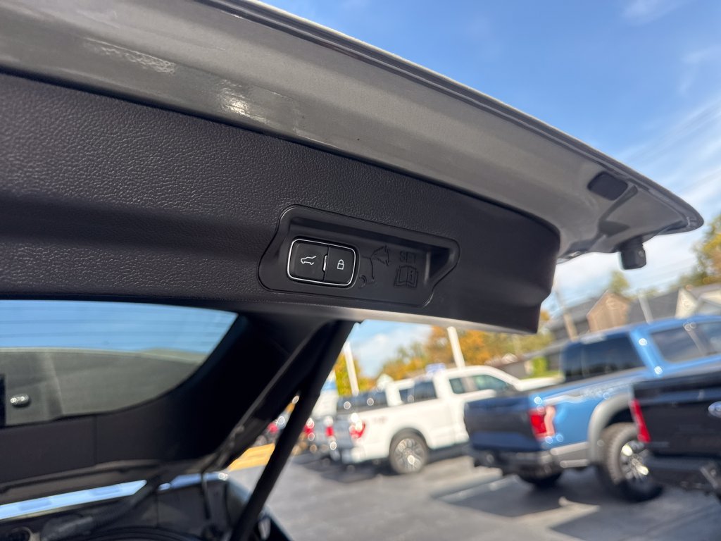 Used 2020 Ford Explorer XLT w/ Equipment Group 202A AWD/4WD image 16