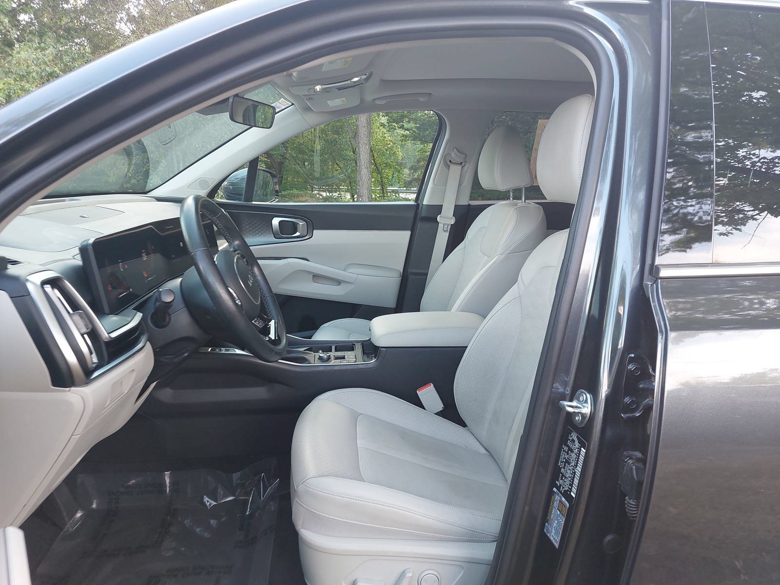 Used 2024 Kia Sorento S w/ Panoramic Sunroof Package FWD image 14