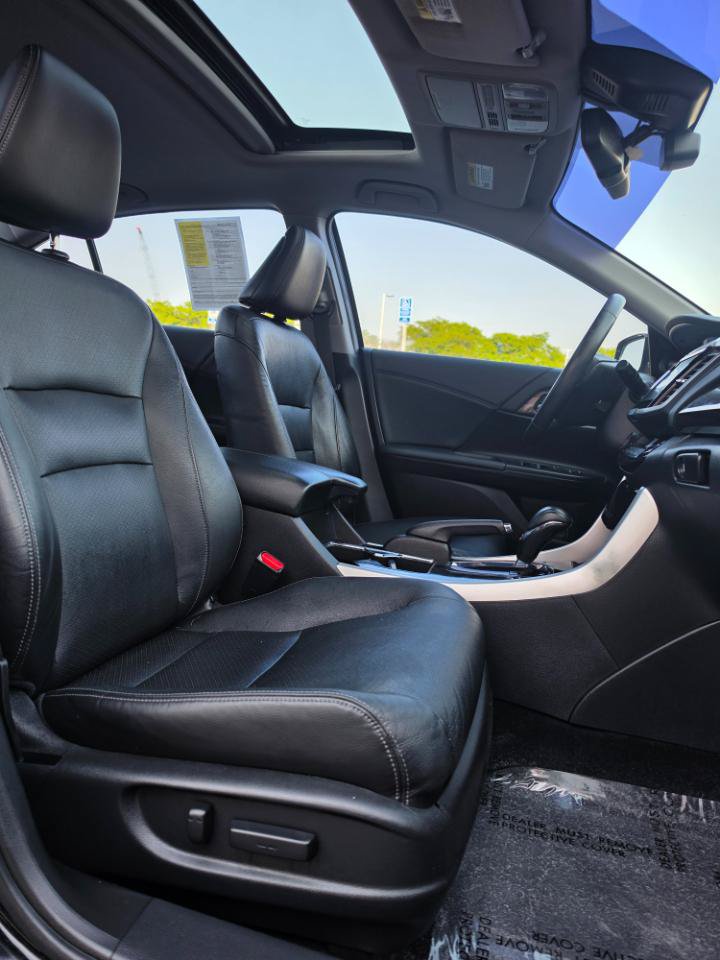 Used 2017 Honda Accord Touring image 12