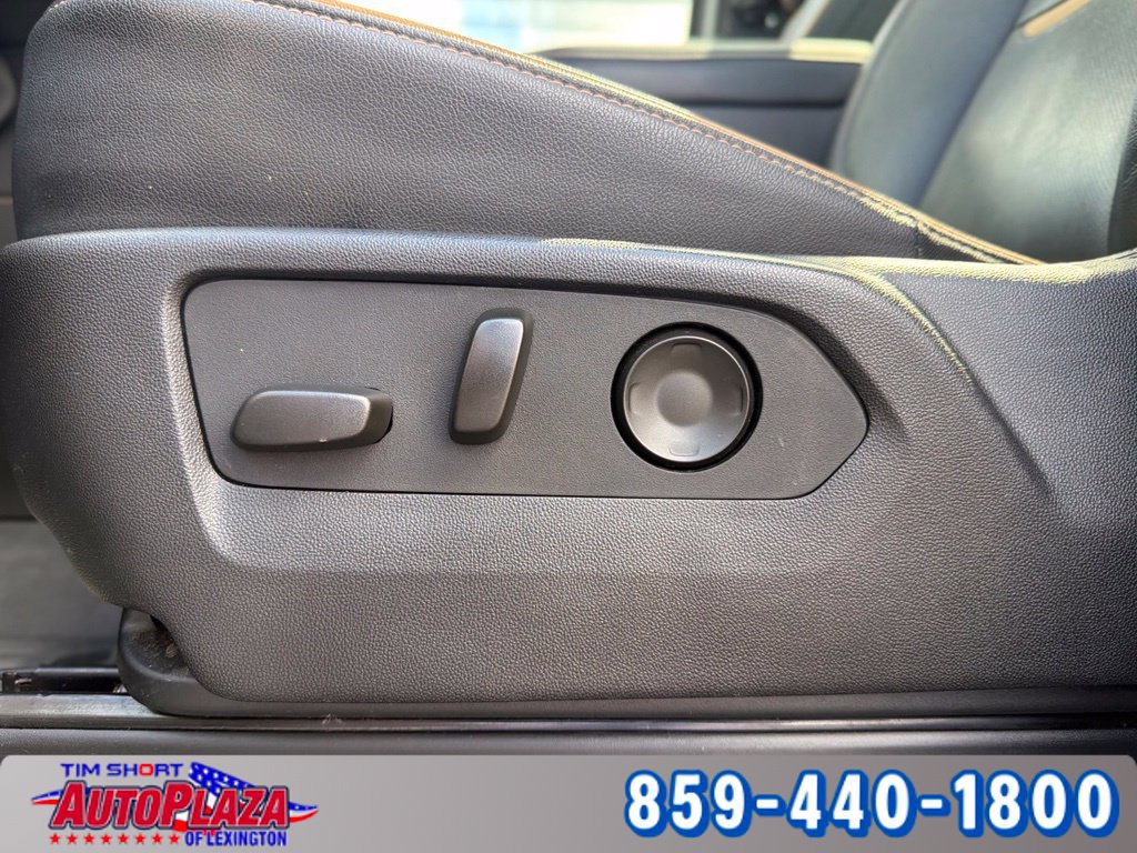 Used 2024 GMC Yukon XL AT4 w/ AT4 Premium Plus Package AWD/4WD image 33