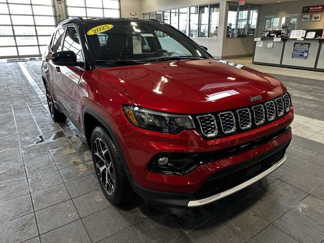 Used 2025 Jeep Compass Limited image 4