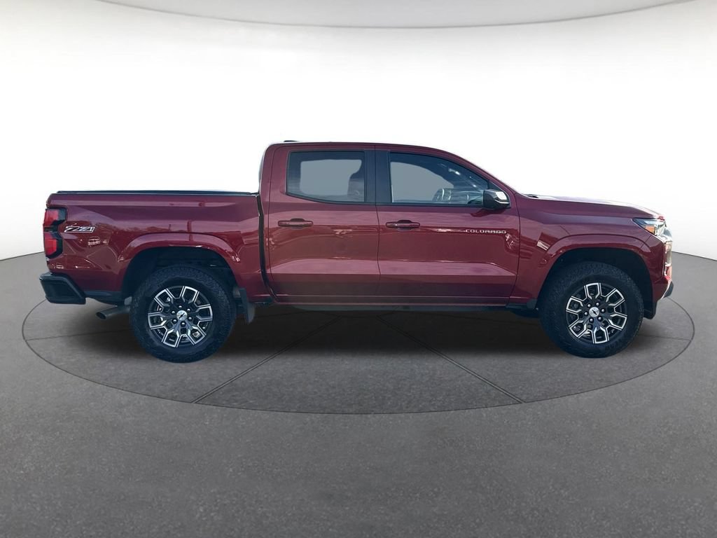 Used 2025 Chevrolet Colorado Z71 w/ Technology Package AWD/4WD image 7