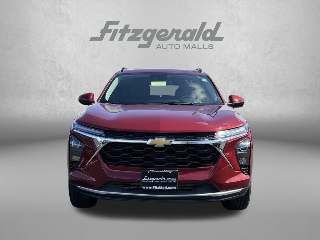 Used 2025 Chevrolet Trax LT FWD image 3