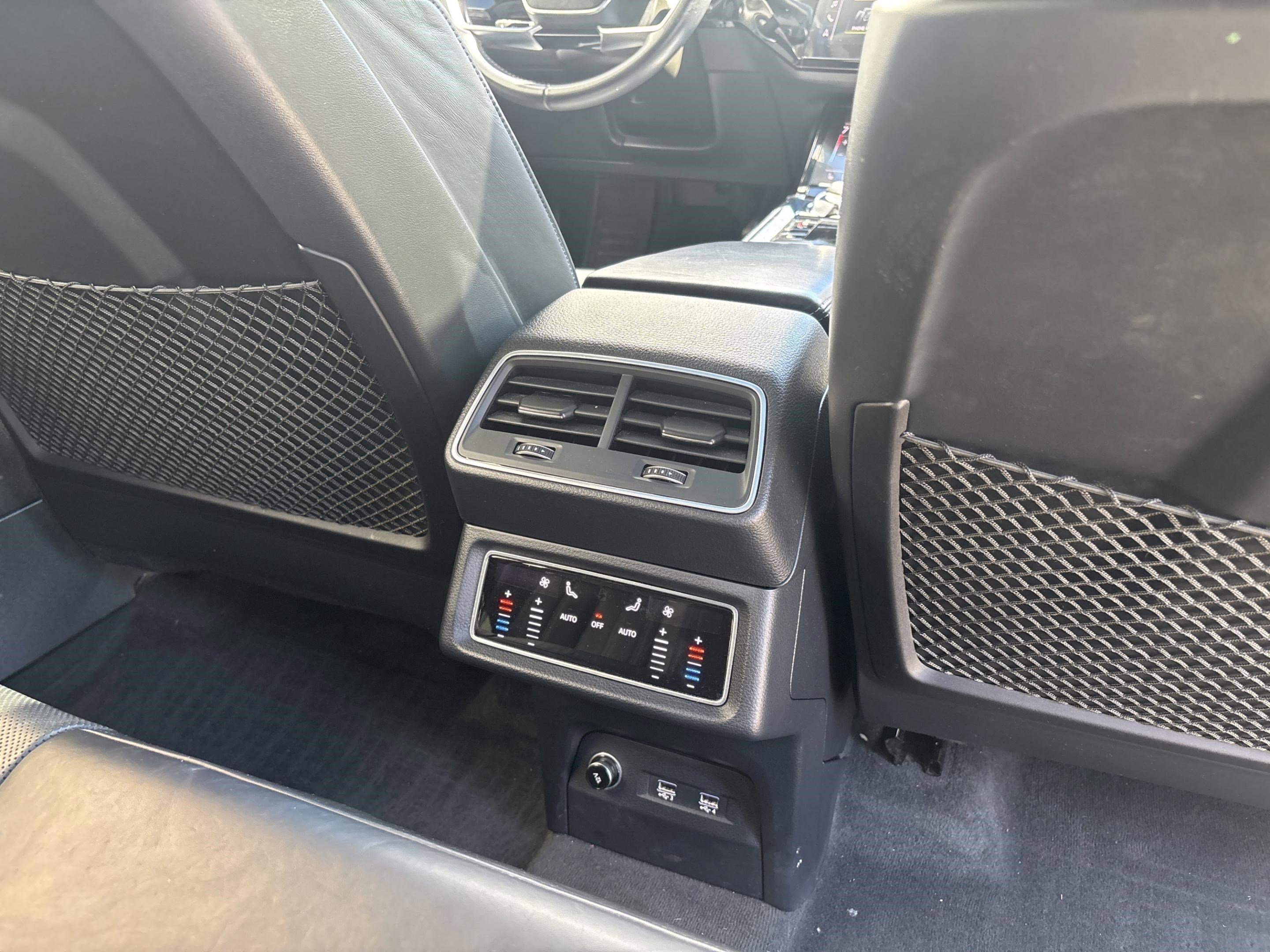 Used 2019 Audi e-tron Prestige w/ Prestige Package AWD/4WD image 12