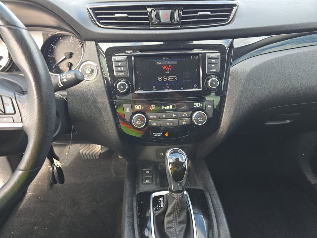 Used 2022 Nissan Rogue Sport SV w/ Technology Package image 11