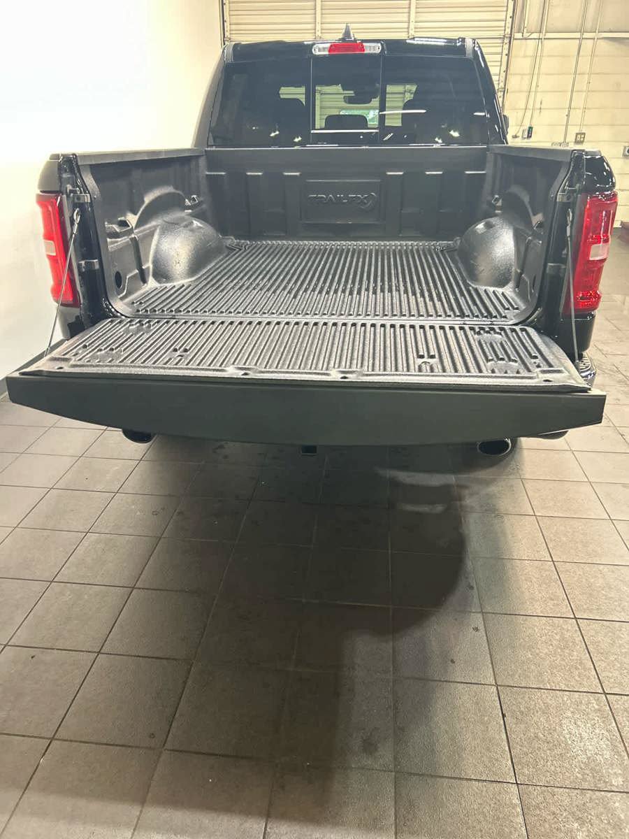 Used 2025 RAM 1500 Big Horn AWD/4WD image 11