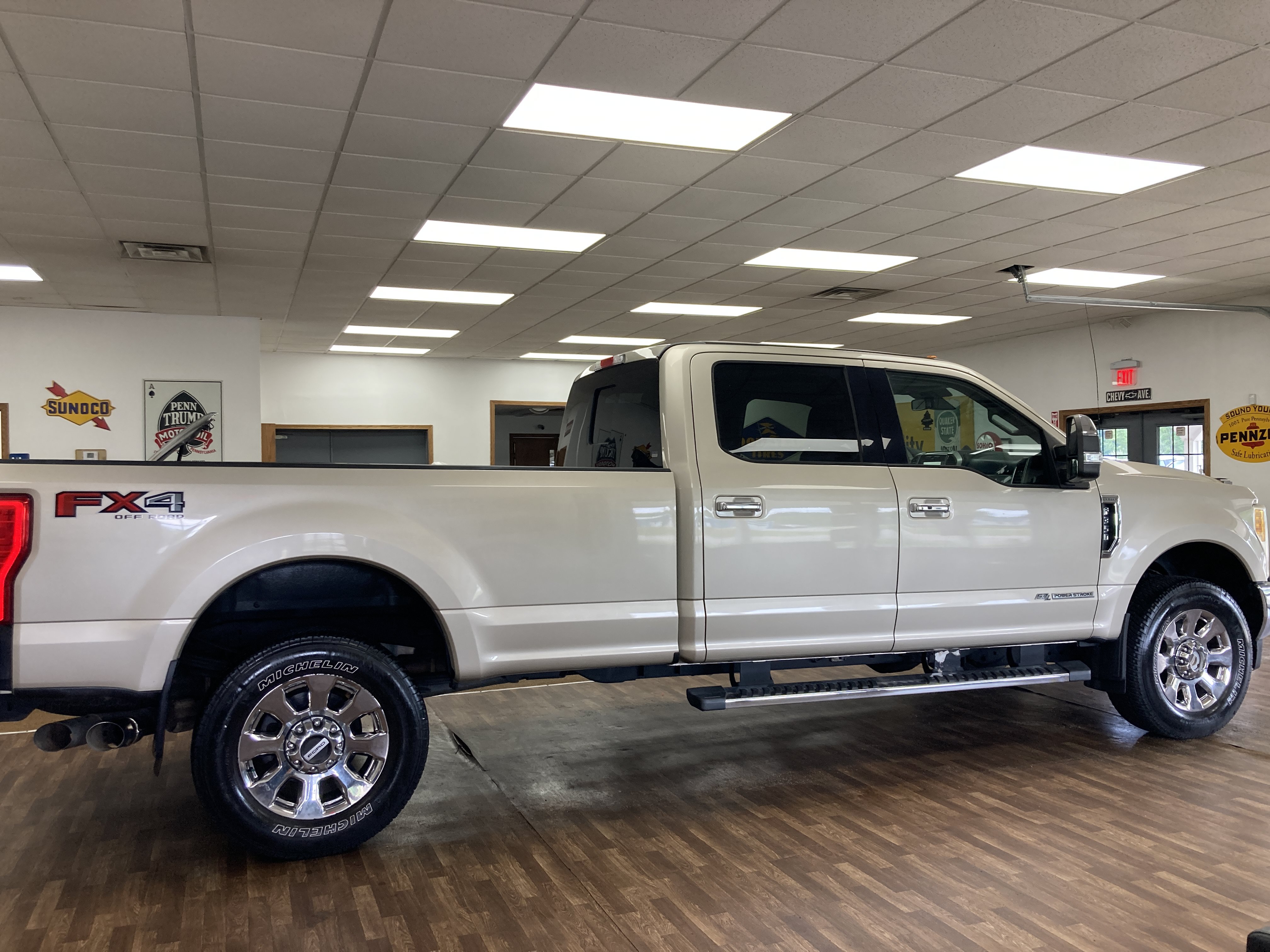Used 2017 Ford F350 Lariat w/ Lariat Ultimate Package AWD/4WD image 7