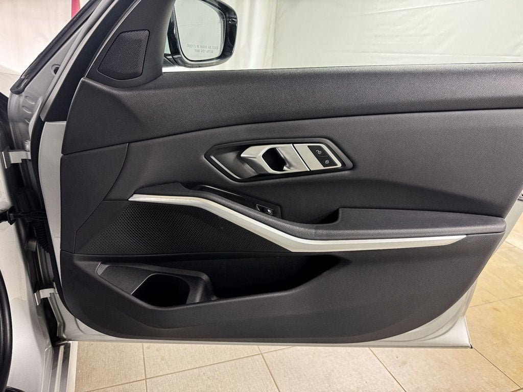 Used 2019 BMW 330i xDrive Sedan w/ Convenience Package AWD/4WD image 17