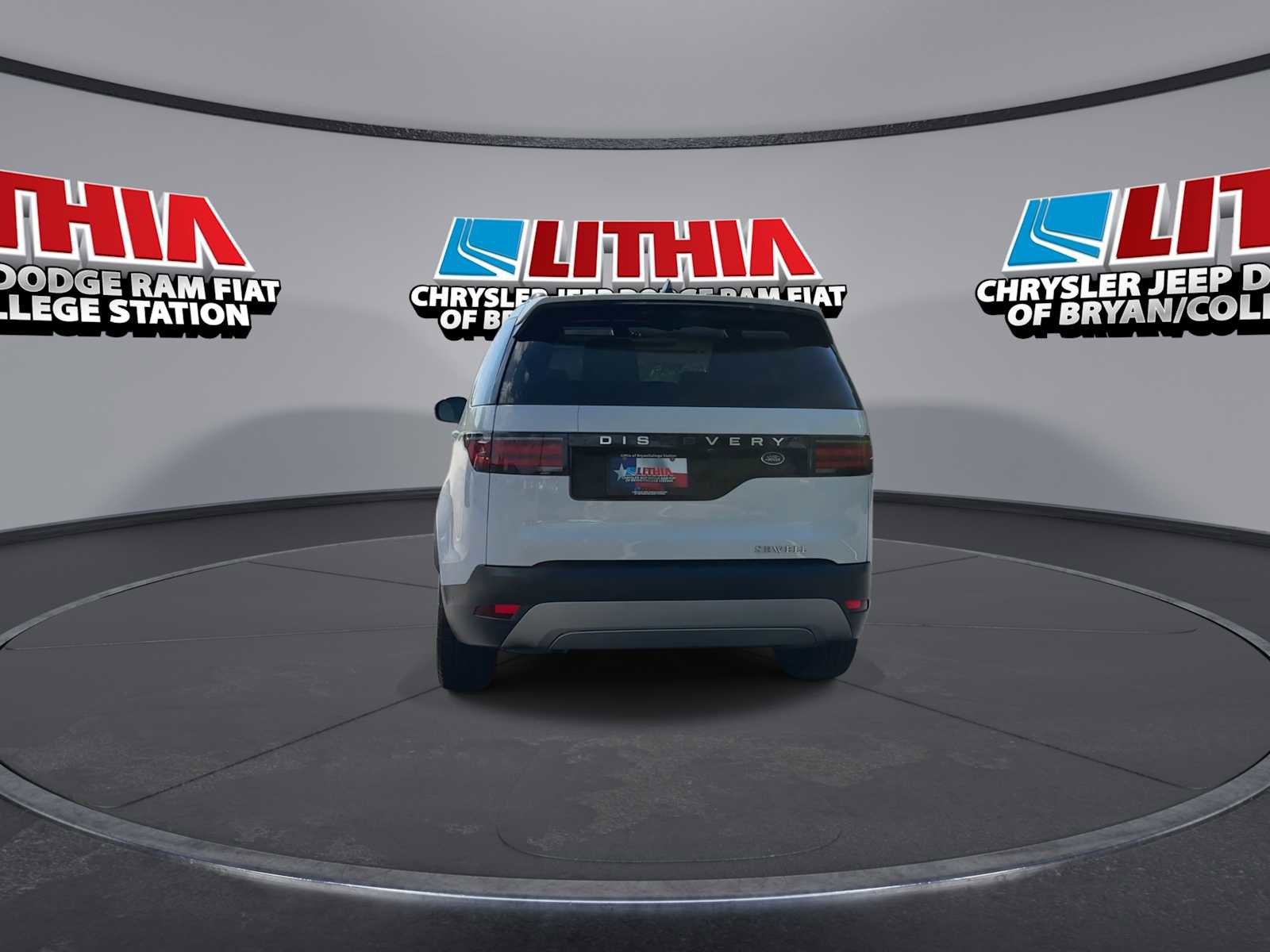 Used 2023 Land Rover Discovery S image 7