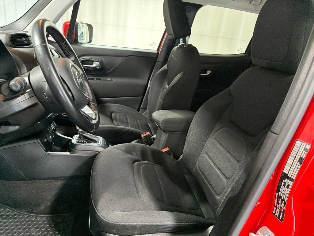 Used 2020 Jeep Renegade Latitude w/ Cold Weather Group AWD/4WD image 5