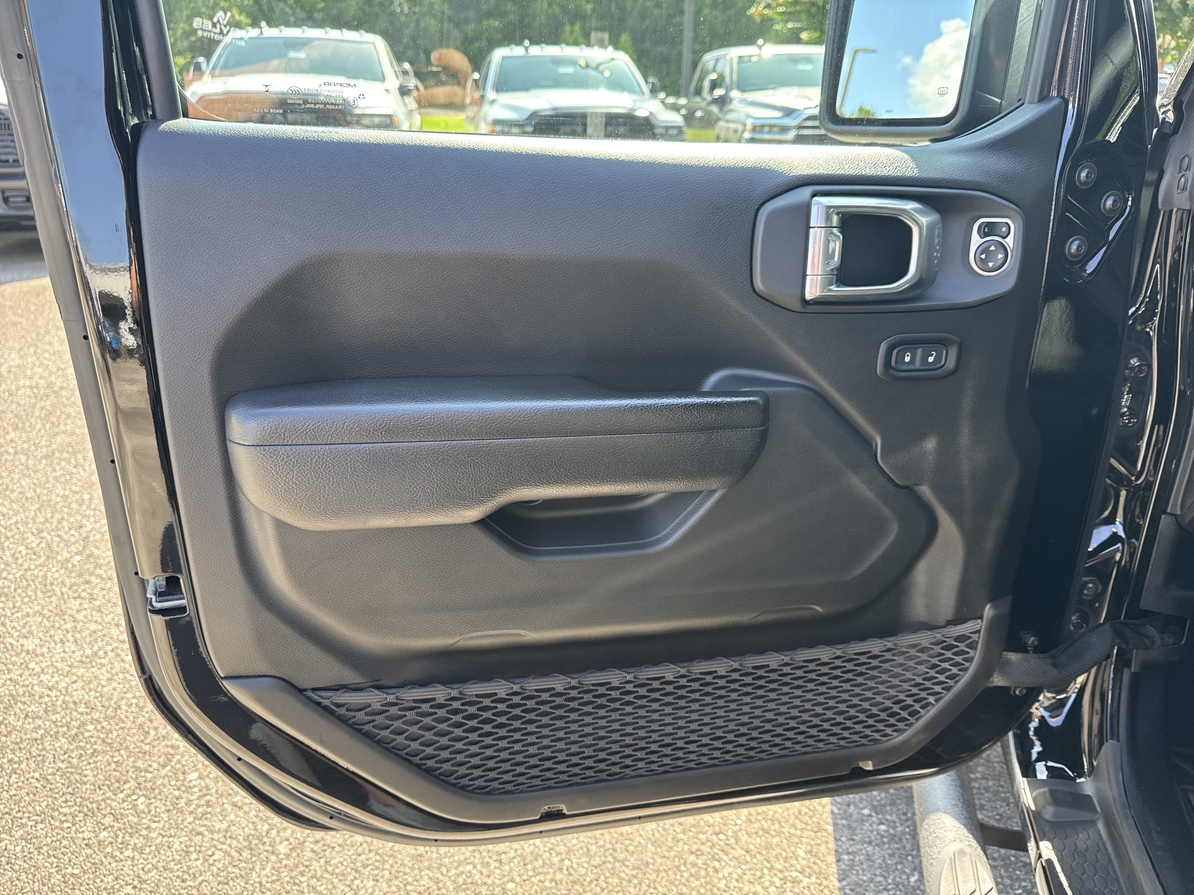 Used 2024 Jeep Wrangler Unlimited Sport AWD/4WD image 10