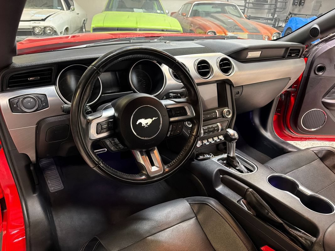 Used 2022 Ford Mustang GT Premium w/ Black Accent Package RWD image 22