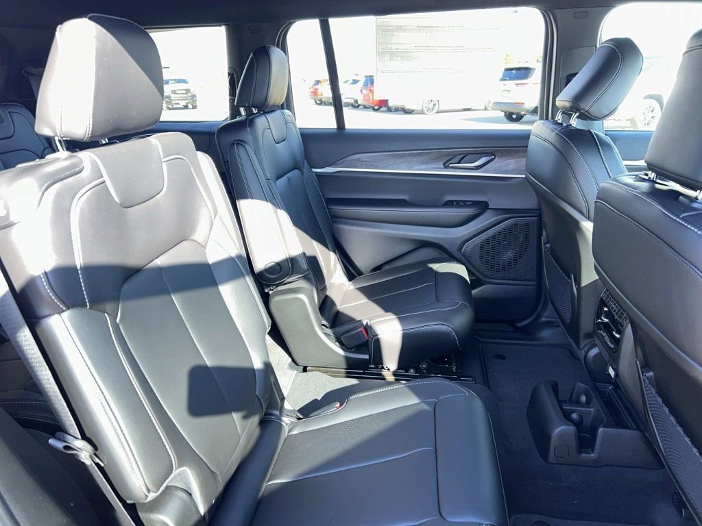 New 2025 Jeep Grand Cherokee L Limited w/ Black Appearance Package image 16
