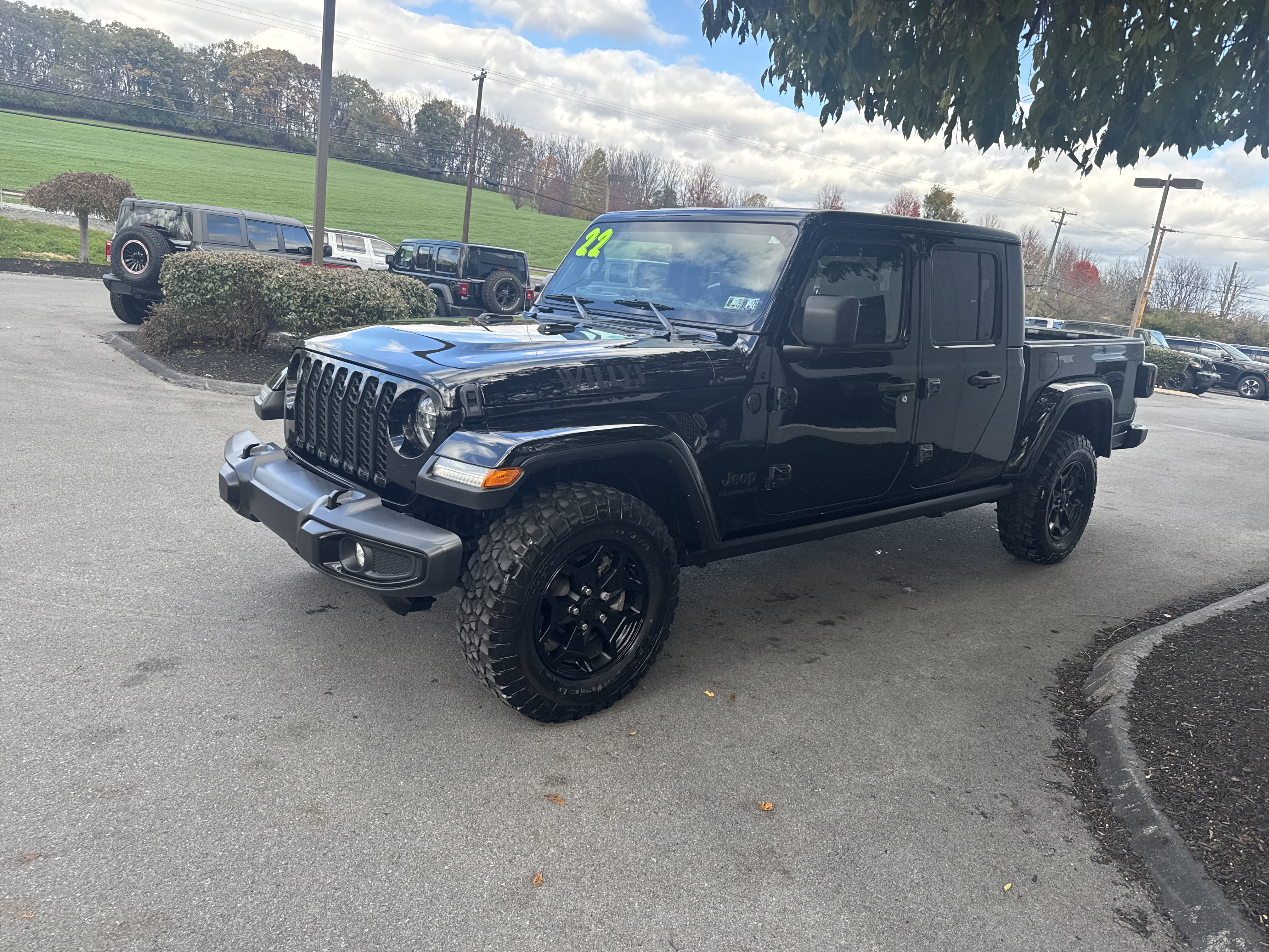 Used 2022 Jeep Gladiator Willys image 8