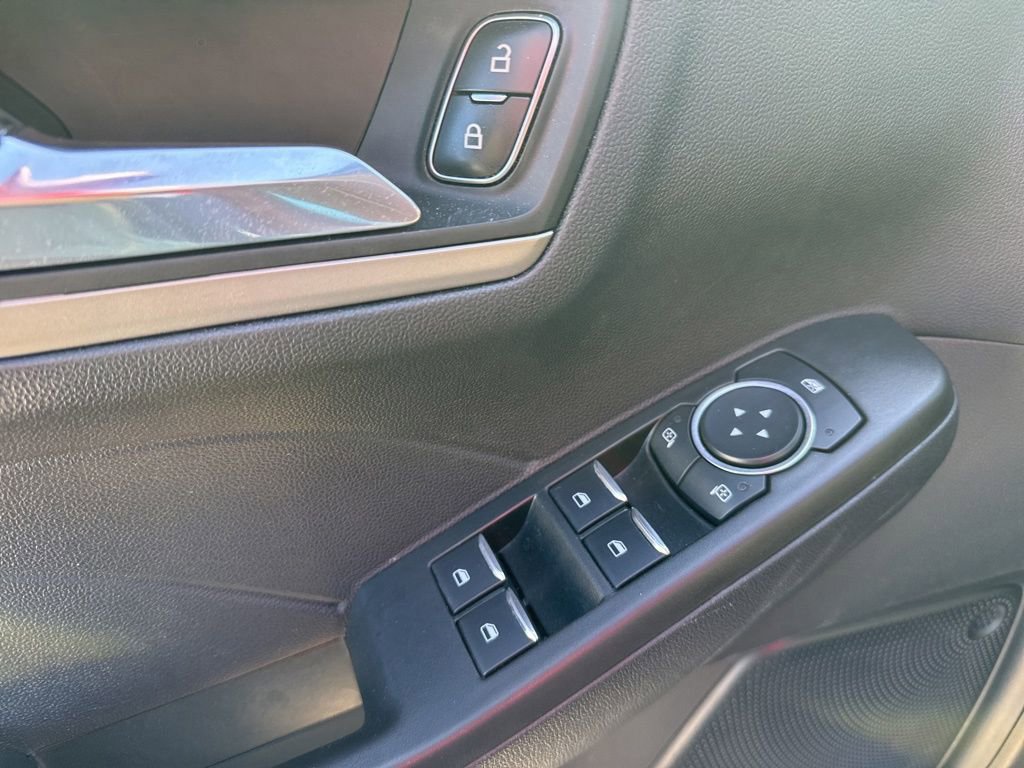 Used 2021 Ford Escape SE w/ SE Sport Appearance Package image 22