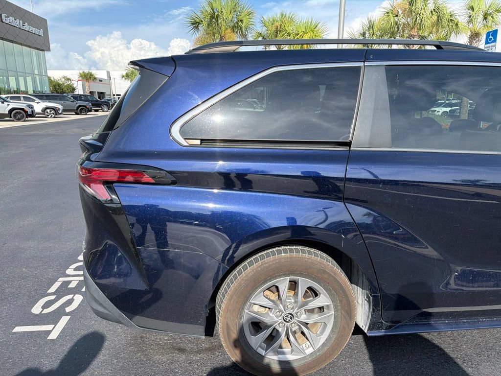 Used 2021 Toyota Sienna LE w/ LE Plus Package AWD/4WD image 7