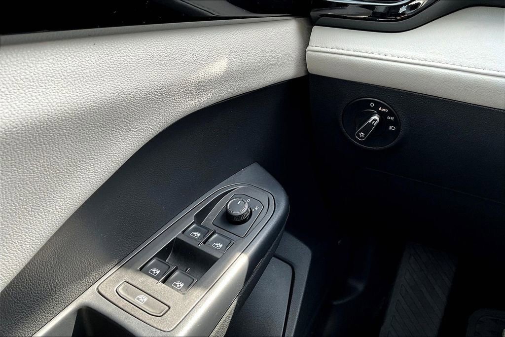 Used 2025 Volkswagen Taos S image 14