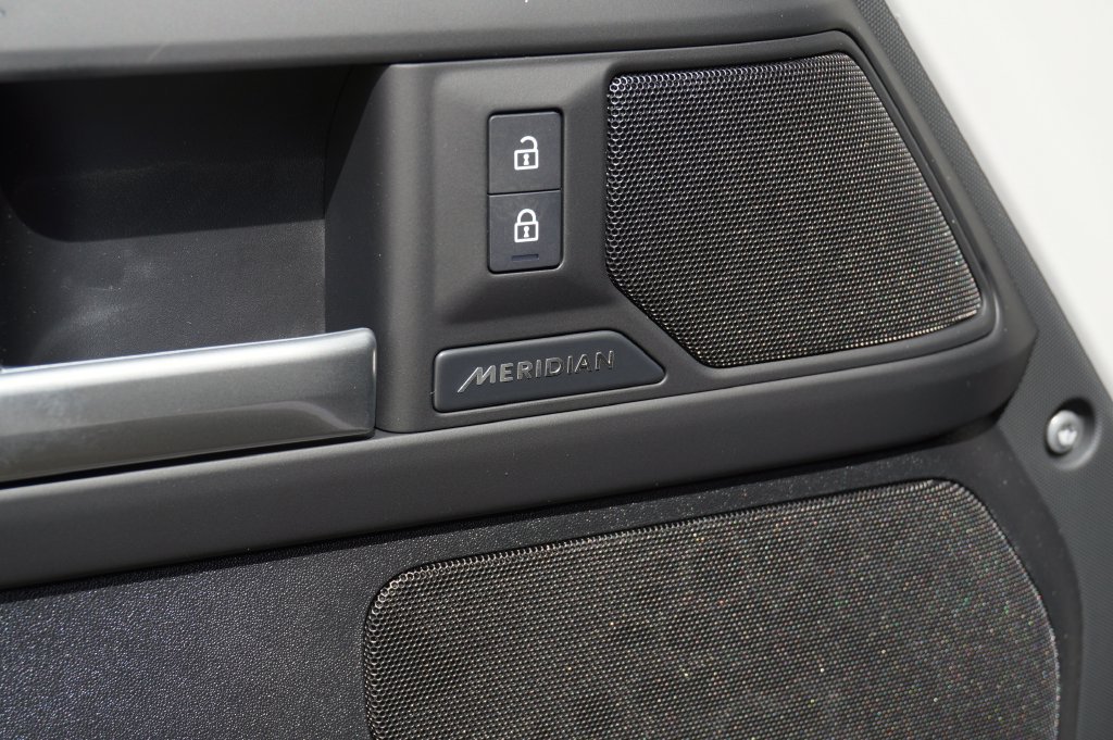 New 2026 Land Rover Defender 110 S AWD/4WD image 10