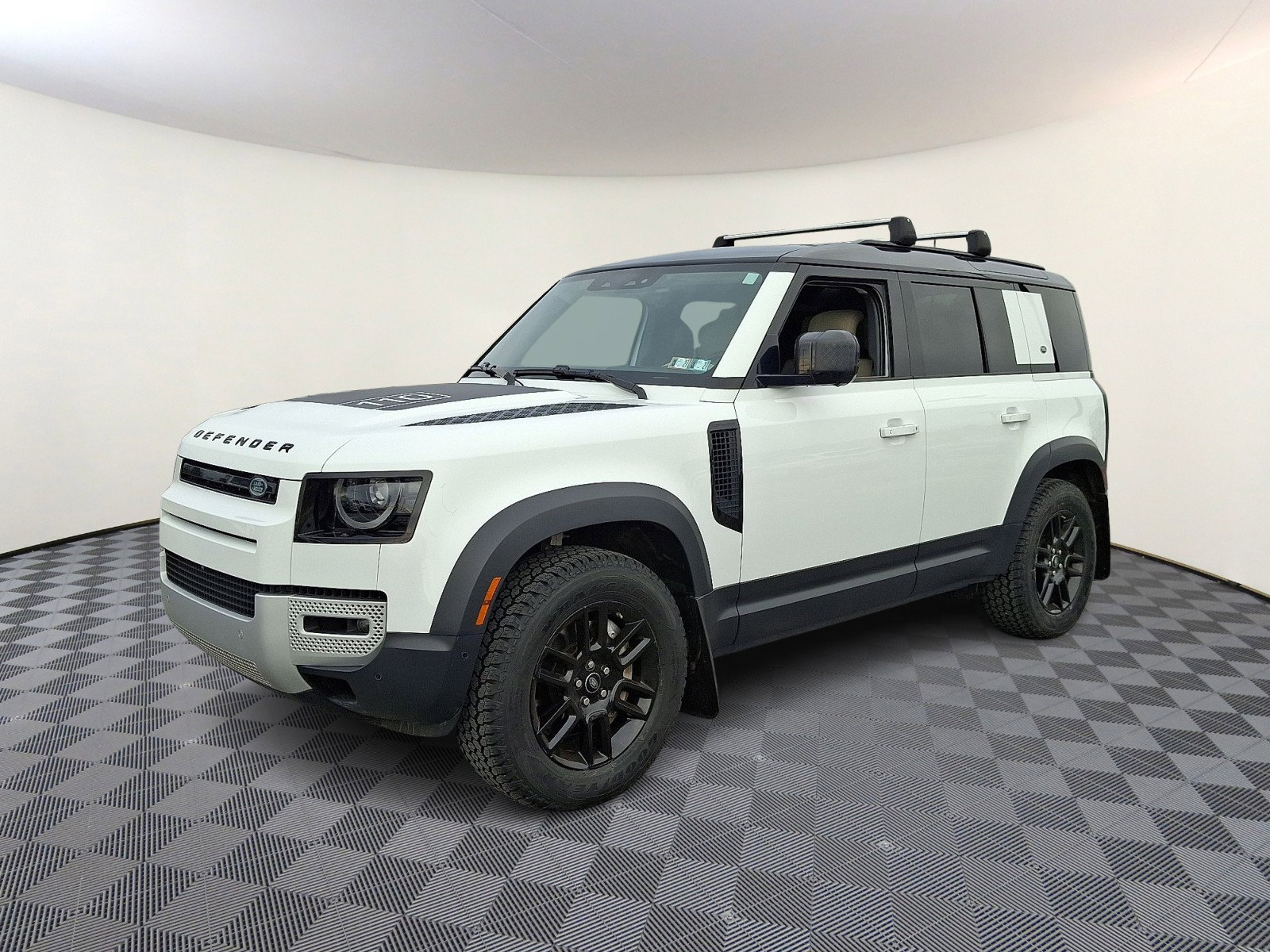 Used 2020 Land Rover Defender 110 HSE image 1