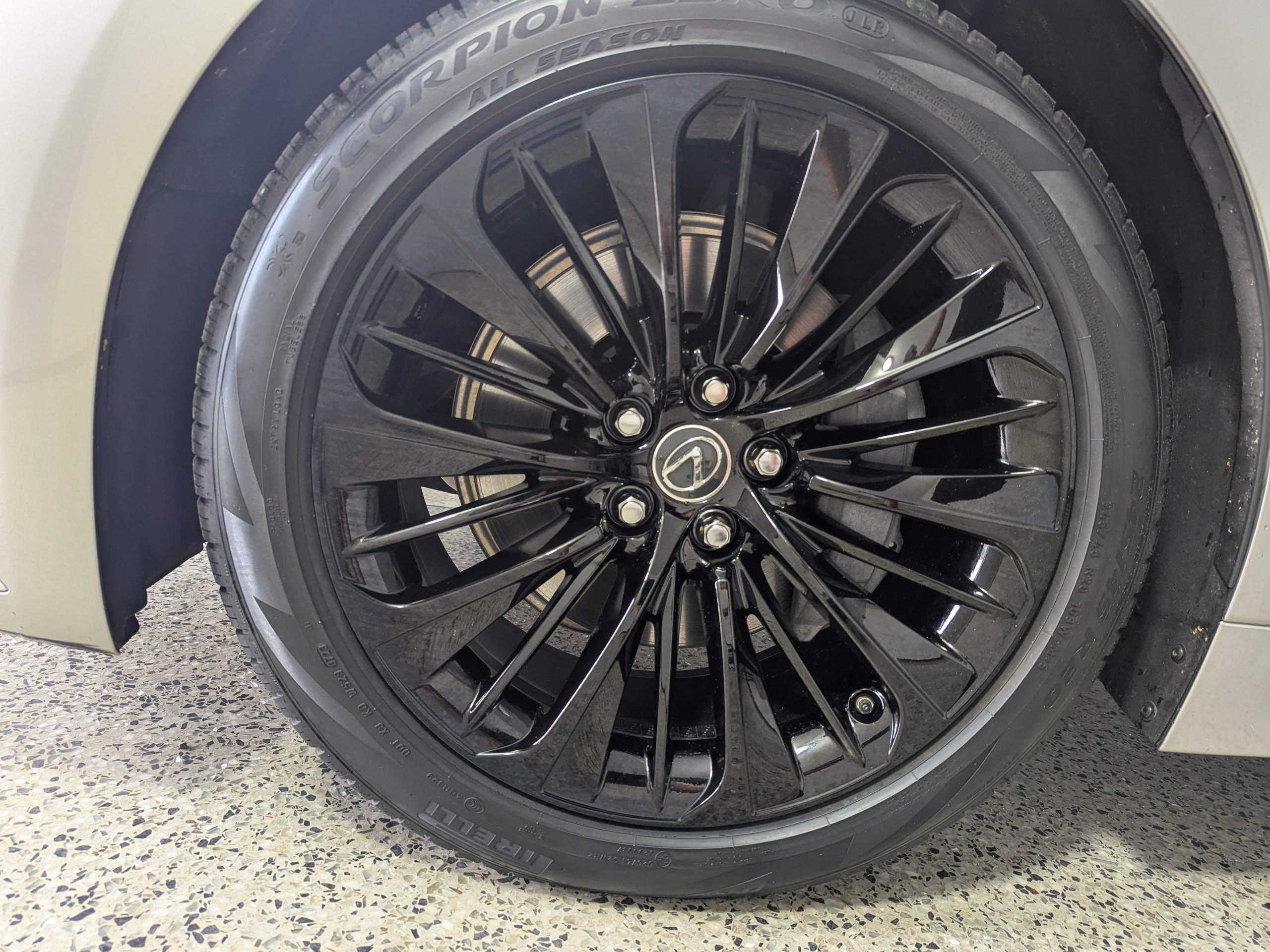 Used 2021 Lexus LS 500 w/ Accessory Package (Z2) RWD image 27