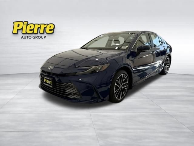 Used 2025 Toyota Camry XLE AWD/4WD image 1