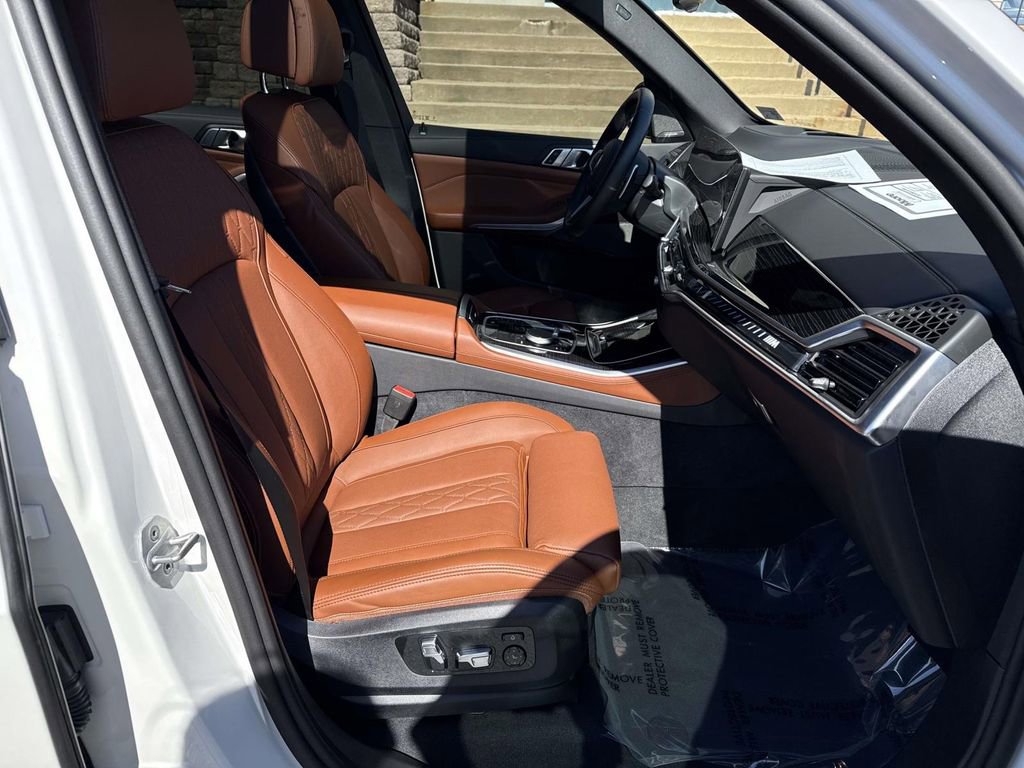 Used 2025 BMW X5 M60i w/ Climate Comfort Package image 7