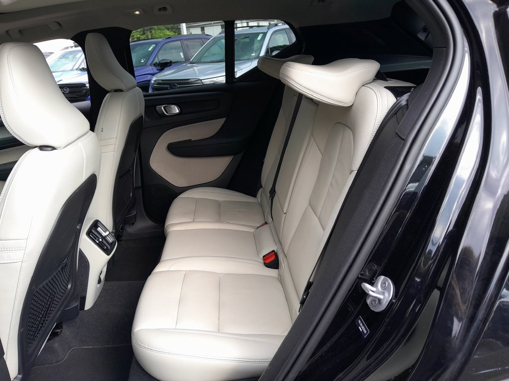 Used 2024 Volvo XC40 B5 Plus w/ Protection Package Premier AWD/4WD image 31