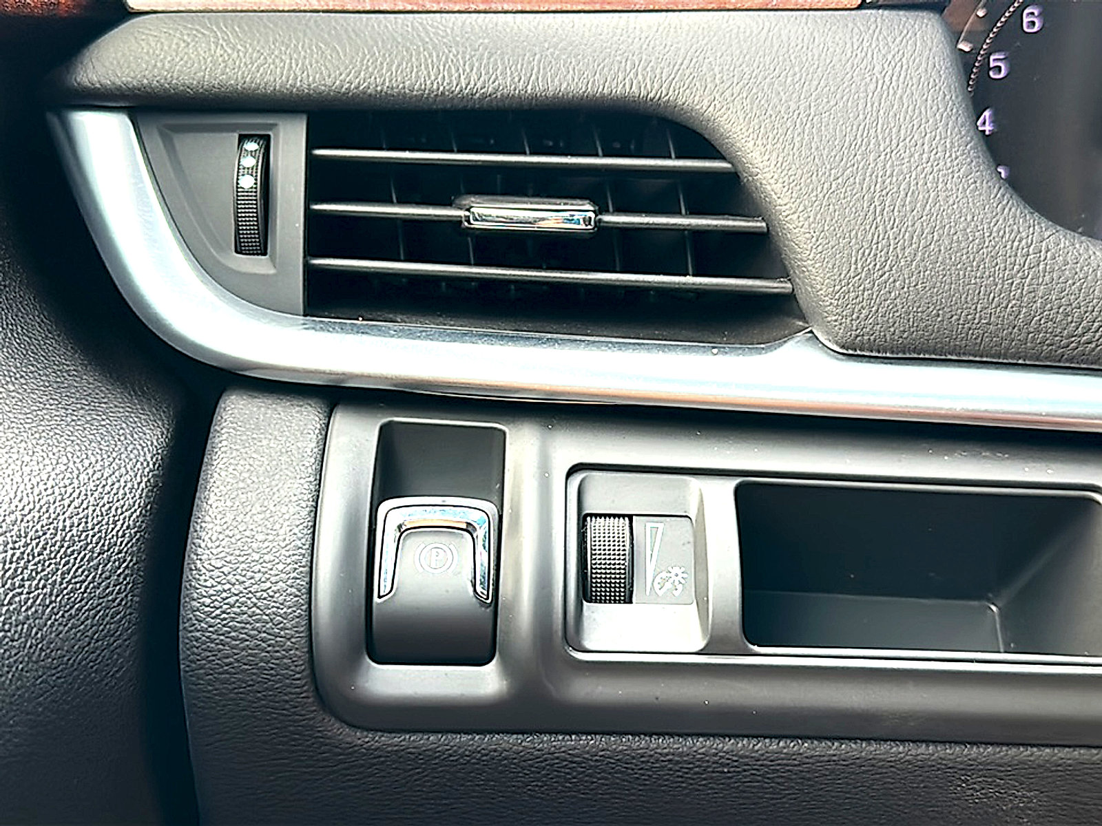 Used 2018 Cadillac XTS Luxury image 37