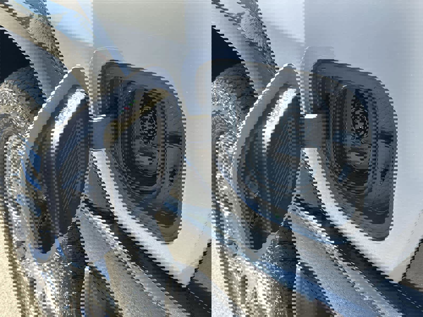 Used 2024 GMC Hummer EV 3X w/ LPO, Illumination Package image 9