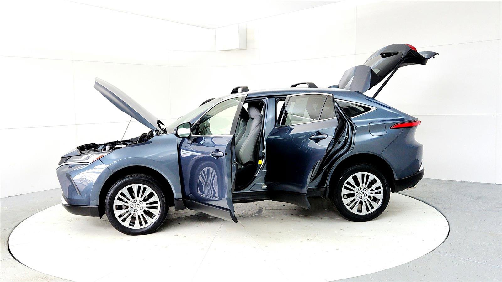 Certified 2022 Toyota Venza XLE image 10