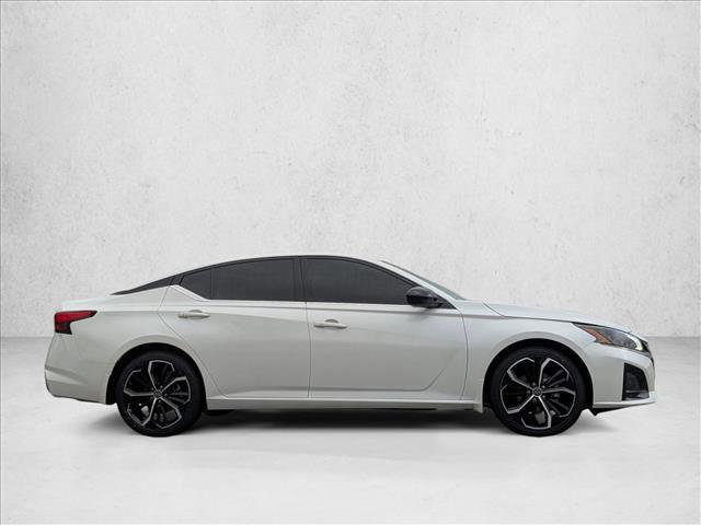 Used 2024 Nissan Altima 2.5 SR w/ SR Premium Package image 4