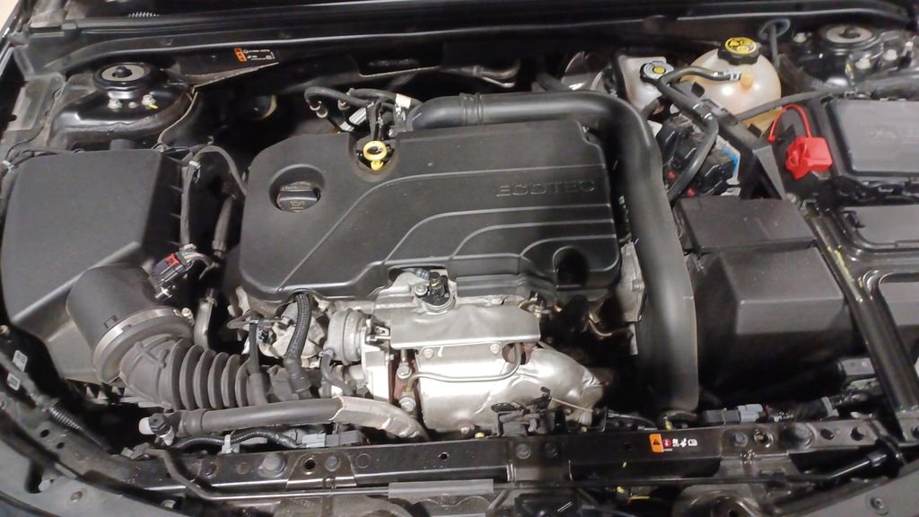 Used 2022 Chevrolet Malibu LT image 9