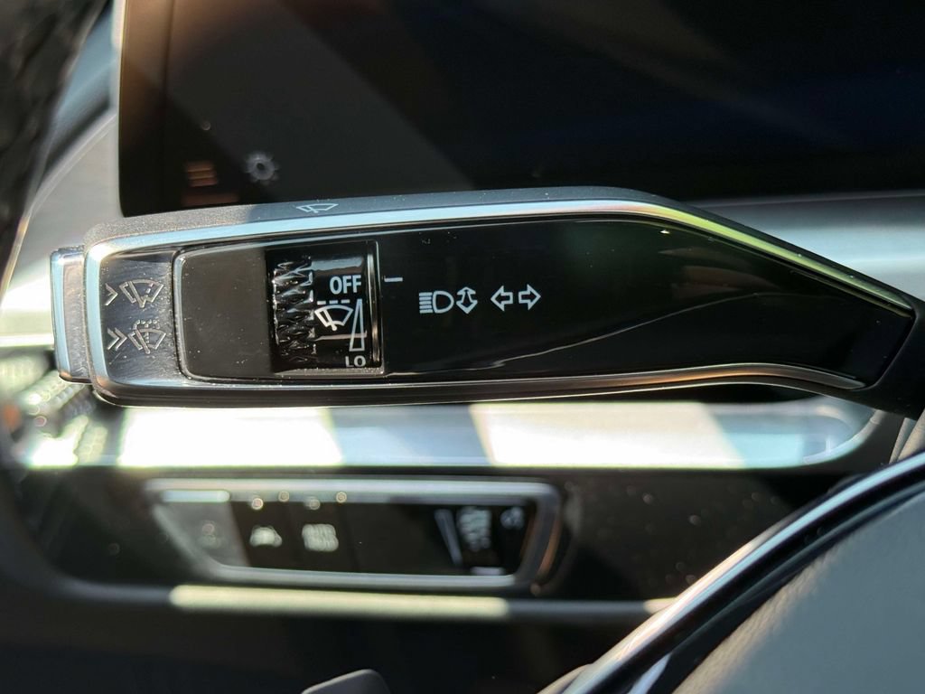 Used 2024 Cadillac Lyriq Luxury AWD/4WD image 28