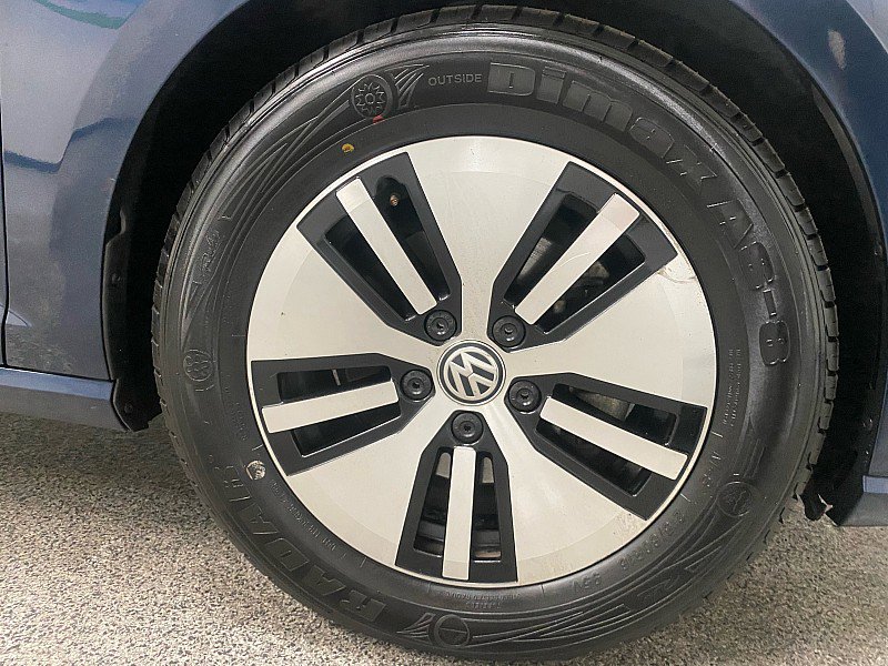 Used 2016 Volkswagen e-Golf SE w/ DC Fast Charging Package FWD image 26
