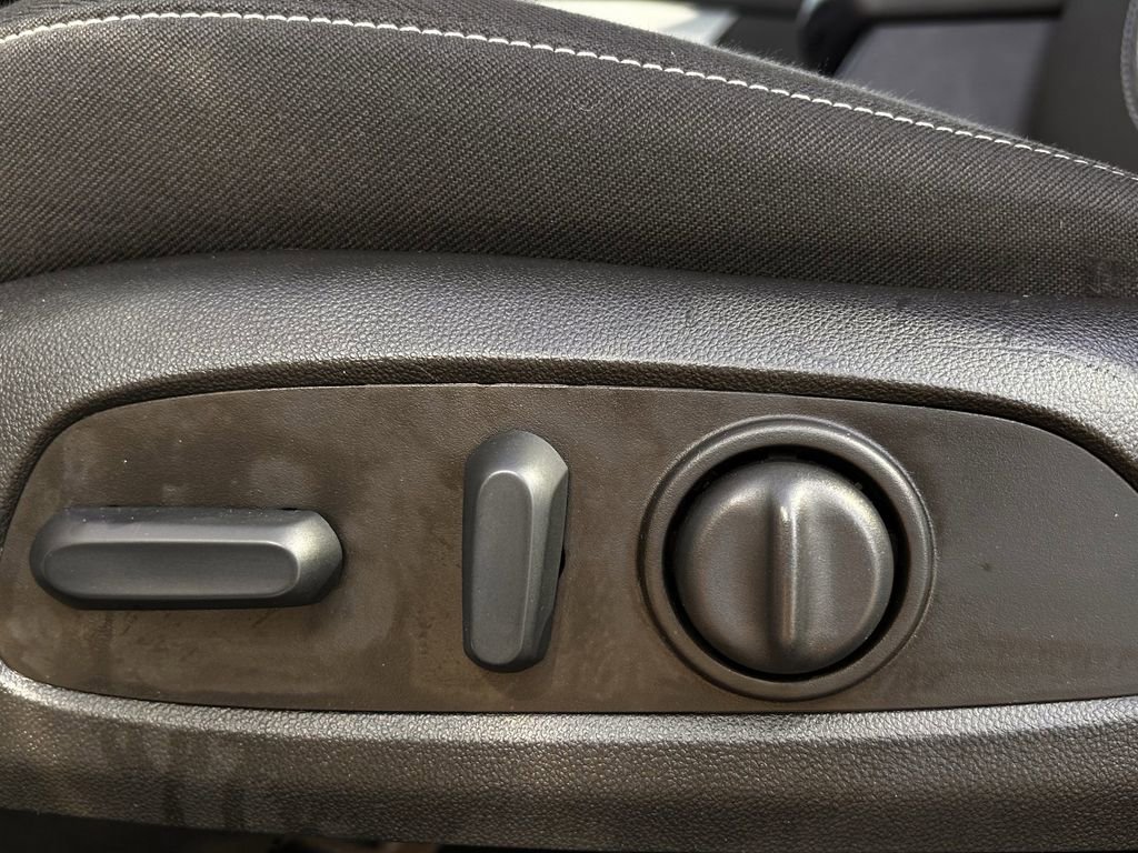 Used 2025 Chevrolet Blazer LT image 26